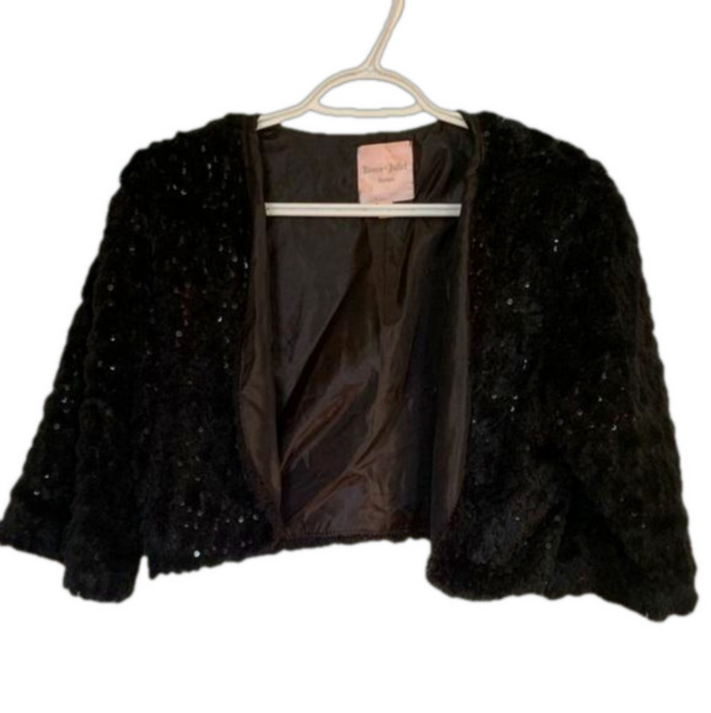 Romeo & Juliet Shrug